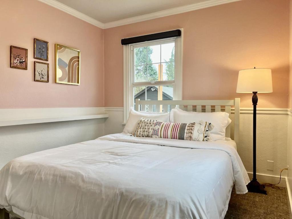 Modern 2 Bedroom Farmhouse Cottage With Hot Tub In Snohomish Exterior foto